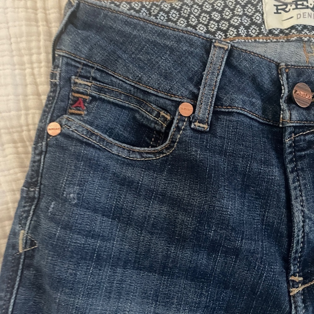 Ariat REAL woman’s Dark Wash High Waisted FLARE distressed Jeans Size 30R - Picture 6 of 9